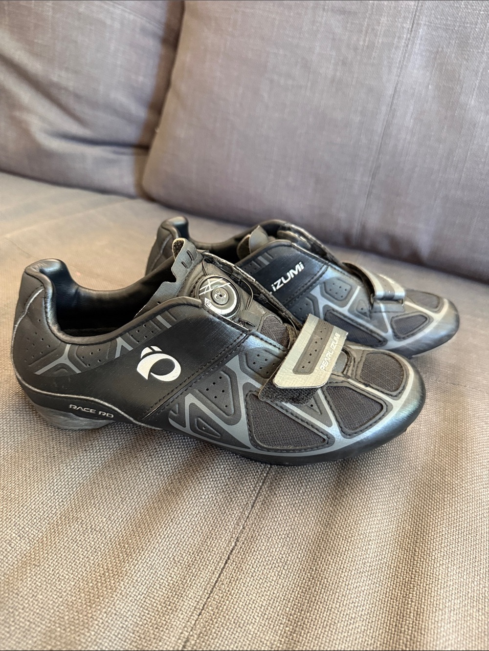 Pearl Izumi Black Race RD Cycling Sneakers with Secure Dial & Strap